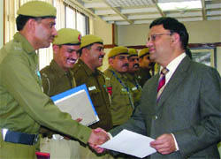 Delhi police commissioner BK Gupta presents a commendation certificate and Rs 2,000 to a beat officer in New Delhi on Saturday