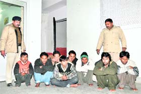 A gang of mobile-phone thieves caught by the Dehradun police