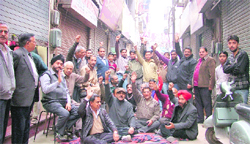 Shopkeepers stage a protest at Fly Bazar in Ludhiana