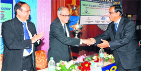 Dr MM Kimothi receives the ISG Chapter Award 2010 at Ajmer in Rajasthan.