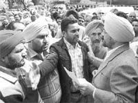 Farmers agitate during the visit of the Patiala DC at Rajpura on Monday. 