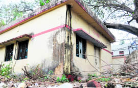 A rain basera building in the Doon Hospital in a dilapidated condition.