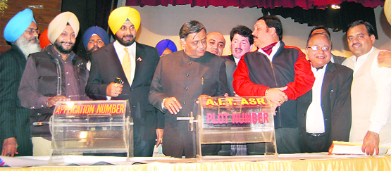 Punjab Local Bodies Minister Manoranjan Kalia and MP Navjot Singh Sidhu at the function.