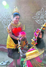 Artistes present an item during the Surajkund Crafts Mela in Faridabad.
