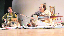 Sarod maestro Pt Tejendra Narayan Majumdar with tabla artiste Ustad Akram Khan perform at DAV Public School in Ludhiana