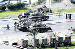 Bahraini army tanks take position near Pearl Square