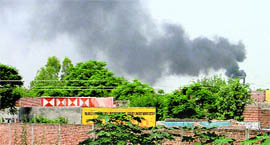 A chimney polluting the thickly populated Jassian road area.