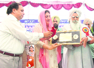 Giani Gurdit Singh (right) captured the essence of rural Punjab in his works