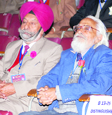 Two alumni of Panjab University reflect back on the old times during the meet.