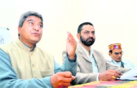 Suresh Bhai of the Nadi Bachao Andolan addresses a press conference in Dehradun