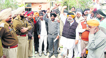 Congress workers stage a protest at Majitha on Tuesday.
