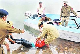 MORTAL REMAINS: Police cops pull the body of Vineet Sehgal, who committed suicide at the Sukhna lake, in Chandigarh on Wednesday.