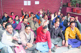   Employess of the GMVN and members of the Rajya Nigam Karamchari Mahasangh stage a dharna in Dehradun on Wednesday.