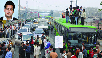 A view of the traffic jam caused by the traders protesting against the murder of a jeweller at Krishna Nagar in New Delhi on Thursday.