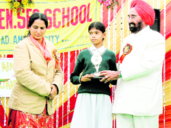 Food and Civil Supply Minister Harmohinder Singh Chattha distributes prizes among students at Surya Senior Secondary School, Ambala.