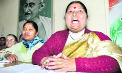 Sarojini Kainthura, President of the Uttarakhand Mahila Congress addresses a press conference in Dehradun on Friday.