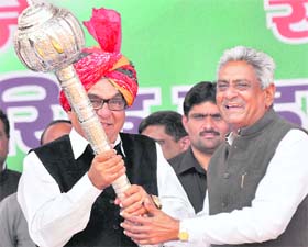 Badshahpur MLA Rao Dharampal presents a silver mace to Chief Minister Bhupinder Singh Hooda at a rally in Gurgaon