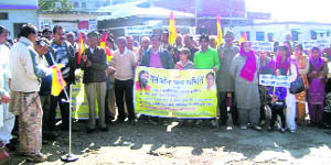 Members of the Patanjali Yog Samiti hold a protest in front of the SDM office in Nurpur on Sunday.