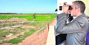 Chief Minister Omar Abdullah inspects the Indo-Pak border on the Zero Line in the RS Pura area, near Jammu, on Sunday. 