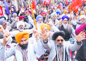 Activists of the Punjab Kisan Sabha stage a protest outside the Deputy Commissioners office in Amritsar on Monday. Photo: Vishal Kumar