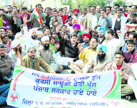 Activists of the District Youth Congress hold a protest outside the Mayors house in Amritsar on Tuesday.