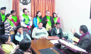Members of the Citizens for Green Doon meet Mayor Vinod Chamoli in Dehradun on Thursday.