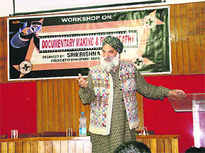 Documentary and film-maker GS Channi inaugurates a 15-day workshop on photography and documentary making at Srikrishna Museum, Kurukshetra.