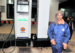 Rakesh Kumar, a petrol station employee, who was robbed by two motorcyclists in Ludhiana