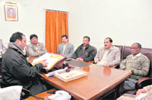Dehradun Mayor Vinod Chamoli meets officials and councillors in Dehradun on Friday.