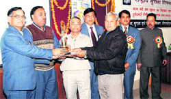 An employee being awarded a memento at BHEL in Haridwar on Friday. 