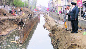 BJP councillor Gurdeep Singh Neetu visits the construction site and instructs workers regarding embankment in Ludhiana.