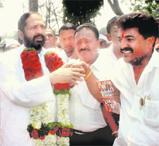 Indian Olympic Association president Suresh Kalmadi being greeted by his supporters at the Pune Municipal Corporation office in Pune on Saturday