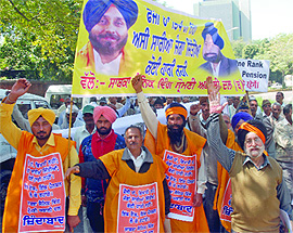 Members of the Indian Ex-Servicemen Movement take out a march to protest against the issue of One Rank One Pension at Jantar Mantar in New Delhi on Sunday.