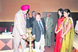 Prof Tran Van Hoa of Victoria University, Australia, inaugurates a seminar on India and China in Global Economy, at Kurukshetra University.