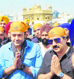 Bollywood actors Sunny Deol (right) and Bobby Deol pay obeisance at the Golden Temple