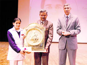 Kangra DC R.S. Gupta gives away an award to a student on Aman Kachroo Day that was observed in the Tanda medical college on Tuesday.