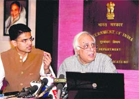 Union Communications and IT Minister Kapil Sibal with Minister of State Sachin Pilot launching the e-Post Office in New Delhi