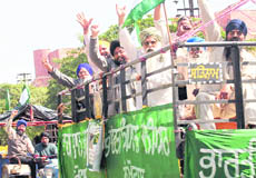 Farmers leave Mohali on Wednesday following the deferment of their march to Delhi.