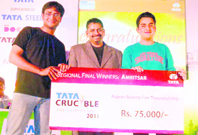 Jivitesh and Nitin Sharma with a cheque for Rs 75,000 they won in the regional round of the Tata Crucible Campus Quiz-2011 in Amritsar. A Tribune photograph