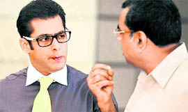 Salman Khan (L) and Paresh Rawal