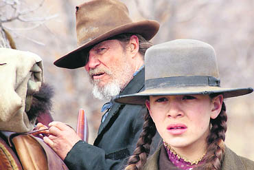 Jeff Bridges and Hailee Steinfeld do a good job in this slow-moving entertainer