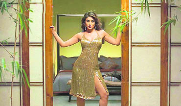 Kareena Kapoor gyrated to the tunes of Yeh Mera Dil 