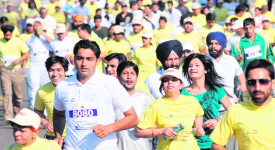 STRENGTH IN NUMBERS: A large number of enthusiasts turned up for the 2nd Chandigarh Marathon-2011 at the Rock Garden