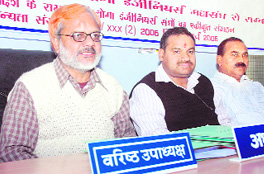 Officebearers of the Uttarakhand Diploma Engineers Federation address a press conference in Dehradun on Saturday.