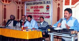 Suresh Kumar, AM (LPG) of the IOC addresses the meet.