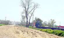 An under-construction stretch of the Una-Amb road that has no sign of diversion or reflector