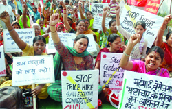 Activists of the SUCI (Communist) protest against the Delhi government over rising inflation, unemployment and corruption at ITO in New Delhi 