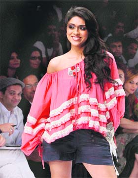 Designer debut: Zoa Morani showcasing designer Rinaldi Designs's creations during the LFW. PTI