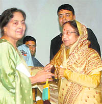 President Pratibha Patil honours Amrit Tewari, wife of Dr VN Tewari, at Panjab University, Chandigarh, on Thursday.
