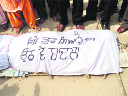 MC employees urge Chief Minister Parkash Singh Badal to wake up and fulfil their demands in Shahkot 